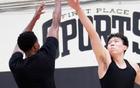 杨瀚森训练单挑湖人旧将！美媒建议3换2交易：加盟雄鹿可获稳定时间